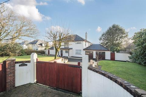 4 bed property, in Midella Road, £775,000