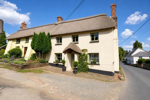 4 bed property, in Atherington, £285,000