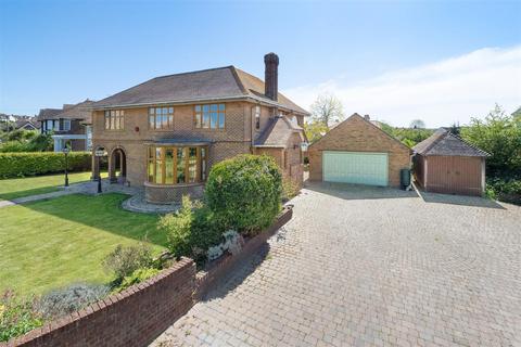 4 bed property, in Thurston Park, £825,000