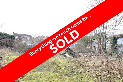 Studio, in Manor Farm Crescent, £50,000