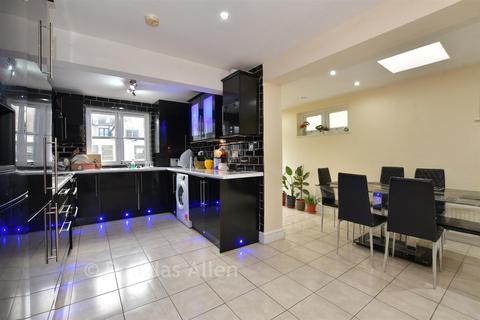5 bed property, in Calderon Road, £875,000