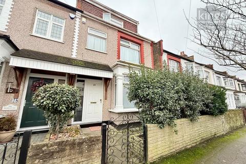 4 bed property, in Mount Avenue, £560,000