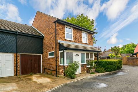 4 bed property, in Thamesgate Close, £1,200,000
