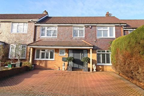 3 bed property, in Mead Way, £650,000