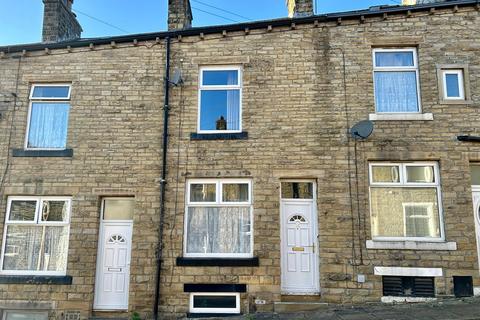 2 bed property, in Paget Street, £65,000