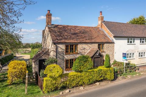 3 bed property, in Stratford Road, £475,000