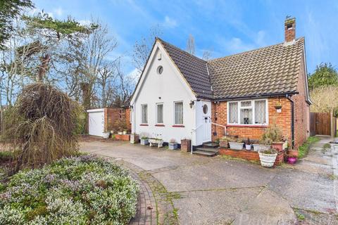 2 bed property, in Kingswood Lane, £550,000