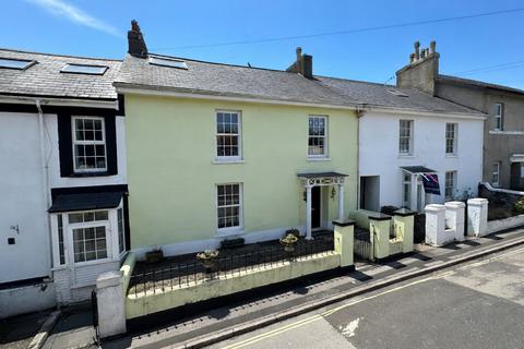 5 bed property, in Fore Street, £349,000