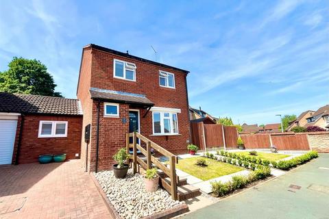 3 bed property, in Sheepcroft Hill, £465,000