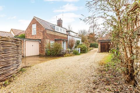 2 bed property, in Burnham Market, £395,000