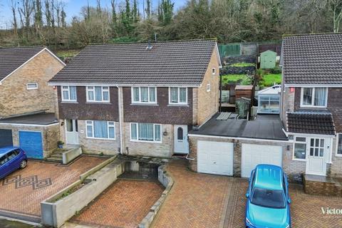 3 bed property, in Slatelands Close, £250,000