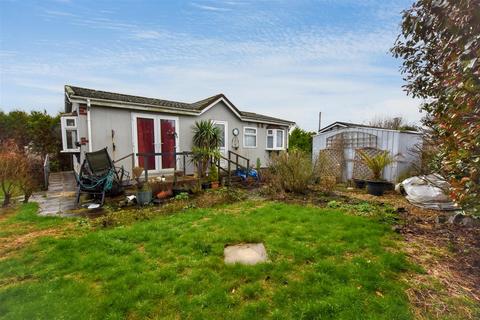 2 bed property, in Tremarle Home Park, £85,000