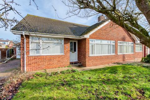 2 bed property, in Yew Tree Close, £190,000