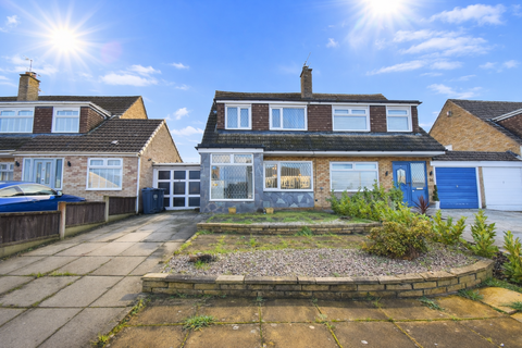 4 bed property, in Kildare Close, £270,000