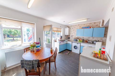 3 bed property, in Weald Way, £440,000