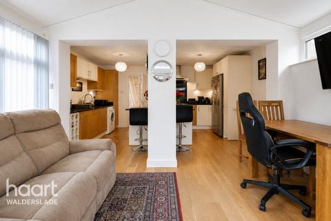 4 bed property, in Falkland Place, £440,000
