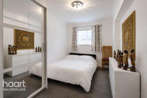 4 bed property, in Falkland Place, £440,000