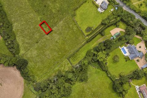Land, in Radlett, £1,000