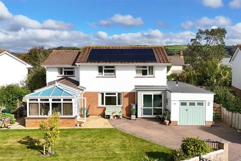 4 bed property, in Orchard Road, £579,950
