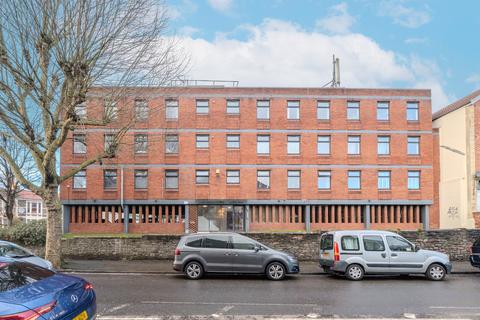 1 bed property, in Fishponds Road, £170,000
