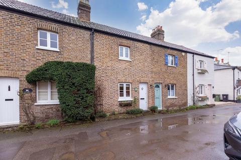 2 bed property, in Holyport Street, £575,000