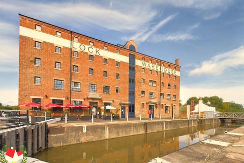 2 bed property, in Severn Road, £160,000