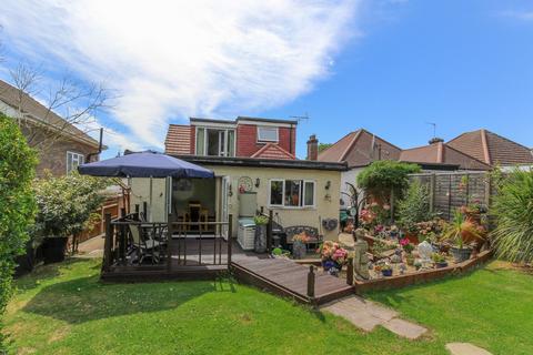 4 bed property, in Stoneyfields Gardens, £895,000