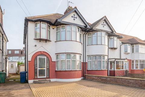 3 bed property, in Hall Lane, £625,000