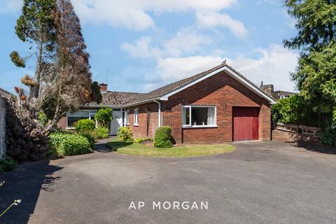 4 bed property, in Forest Drive, £550,000