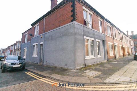 2 bed property, in Myrtle Grove, £70,000