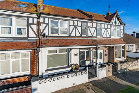 2 bed property, in Sandown Drive, £325,000
