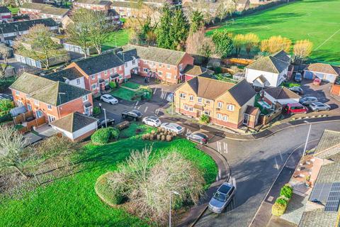 3 bed property, in Epping Way, £375,000