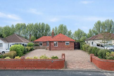 5 bed property, in Harley Shute Road, £550,000