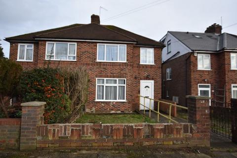 3 bed property, in Broadfields, £550,000