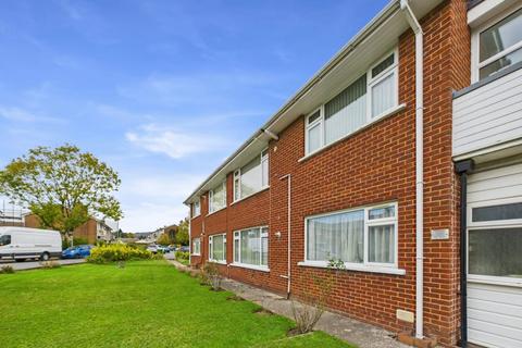 2 bed property, in Clos Hendre, £150,000
