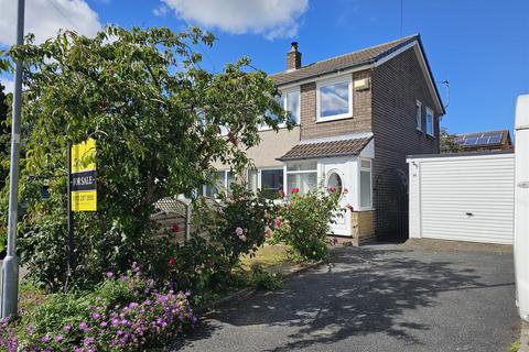 3 bed property, in Rutland Close, £235,000
