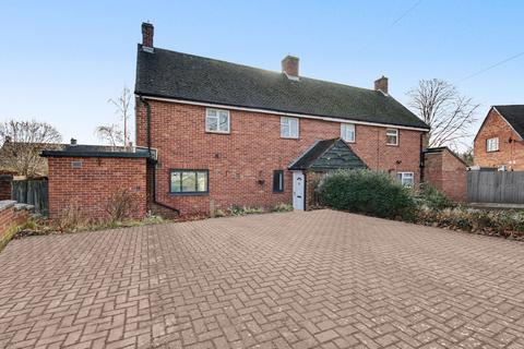 3 bed property, in The Circle, £395,000