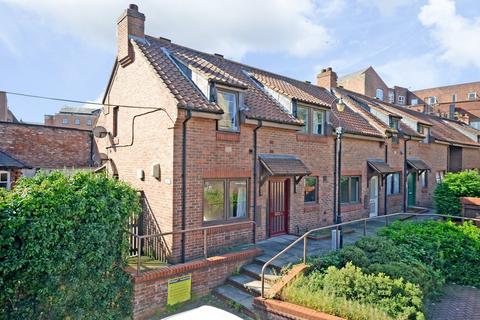 1 bed property, in North Street, £130,000
