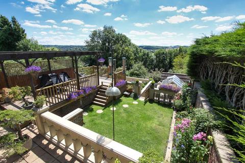 3 bed property, in Main Road, £575,000