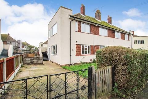 2 bed property, in St. Johns Avenue, £150,000