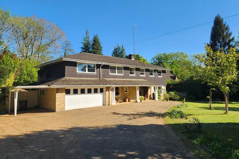 6 bed property, in Templewood Lane, £1,395,000