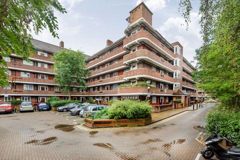 3 bed property, in White City Estate, £400,000