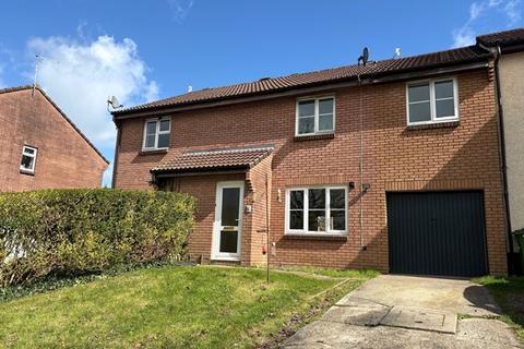 3 bed property, in Hazelwood Close, £260,000