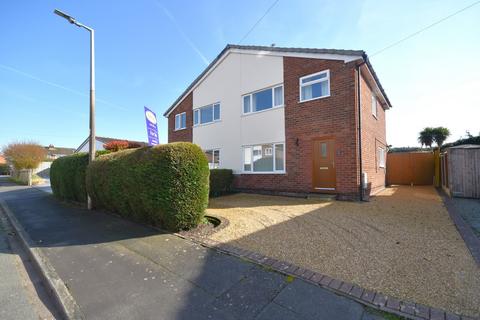 3 bed property, in Hampton Crescent, £265,000