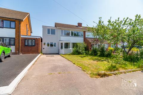 4 bed property, in Highcliffe Road, £269,950