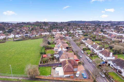 5 bed property, in Wellfield Road, £780,000