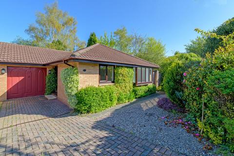 2 bed property, in Dudlow Green Road, £340,000