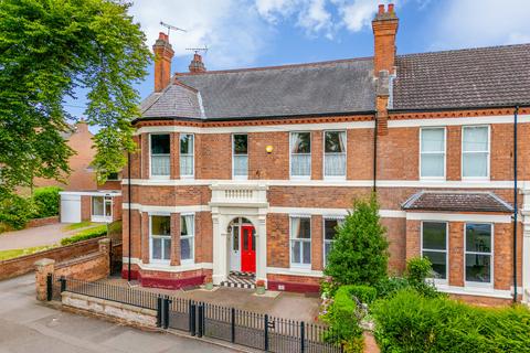 7 bed property, in Lillington Road, £1,250,000