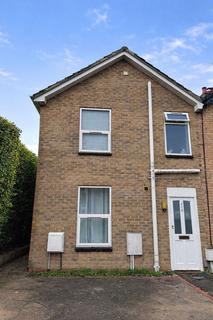 5 bed property, in Wycliffe Road, £365,000