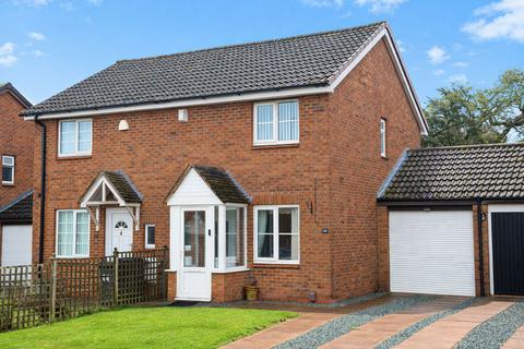 2 bed property, in Argus Close, £240,000